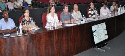 Secretária de Saúde e Meidão batem boca na Câmara
