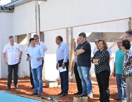 Na oportunidade, Floriano Pesaro acompanhou as obras da segunda etapa do Complexo Poliesportivo da Instituição (Foto: Unifev)