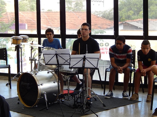 Cultura promove oficina de bateria e percussão