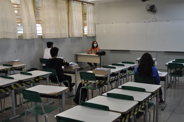 Uma professora testou positivo e precisou ser internada após a retomada das aulas (Foto: A Cidade)