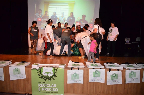 Coopervinte aposta em teatro para conscientização ambiental