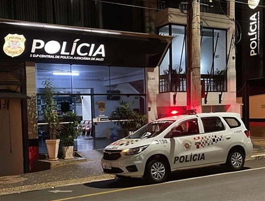 O suspeito recebeu voz de prisão em flagrante pelo crime de tentativa de homicídio e foi conduzido à Central de Polícia Civil (Foto: Reprodução)