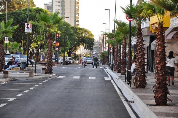 Compras: as unidades do Proença, Porecatu e Santa Cruz abrirão até as 18h de sábado (Foto: Reprodução)