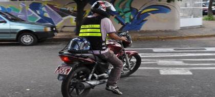 Mototaxistas clandestinos cobram até R$10 por serviço