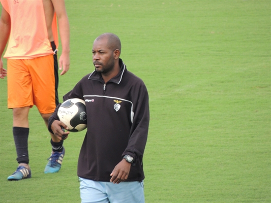 Técnico Ailton comanda treino com muitos gols na Arena