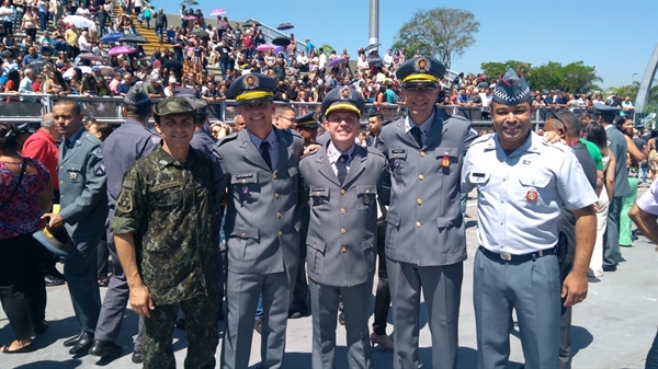 Os votuporanguenses Sargento Alessandro Carvalho (CPAM1), o Sargento Cristiano Almeida Valim (9º BPM/M), o Sargento Luciano Lima (23º BPM/M) e o Sargento Rafael Martin (Corpo de Bombeiros) concluíram o curso (Foto: Reprodução)