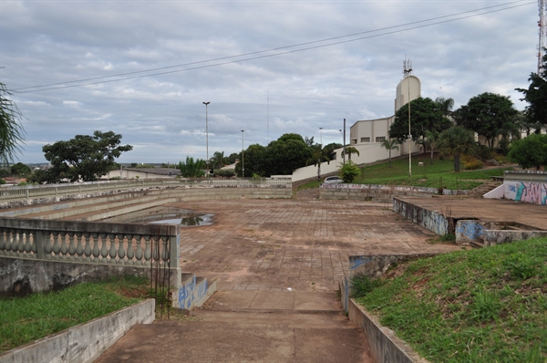 A reforma teve início em 2014 e foi paralisada no mesmo ano com apenas 18% de execução (Foto: A Cidade)