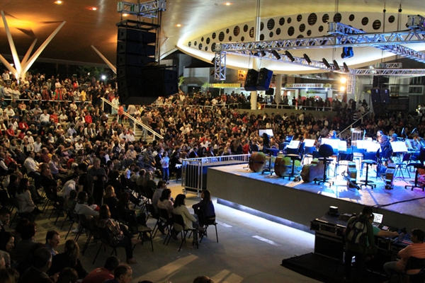 Prefeito entrega nova Concha Acústica: o teatro do povo