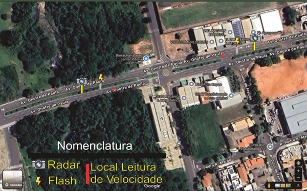 O vereador Ricardo Bozo mostrou no mapa onde serão instalados os novos radares na Avenida Onofre de Paula (Foto: Reprodução)