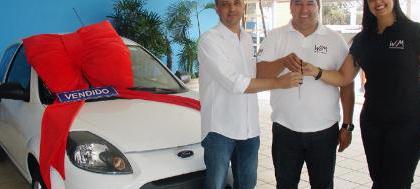 Empresário local doa carro 0 km para a Santa Casa  