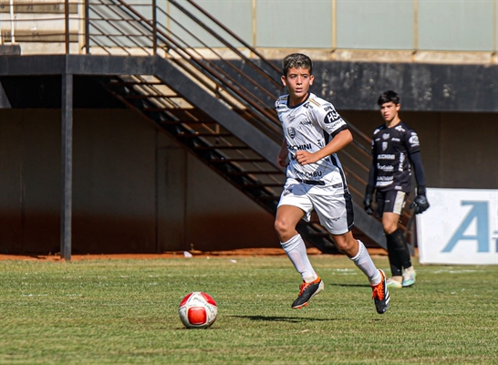 Arthur Garcia tenta seguir os passos do pai que jogou na Associação Atlética Votuporanguense  (Foto: Arquivo Pessoal)