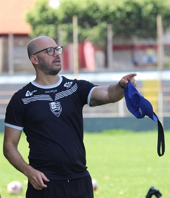 O CAV do técnico Rogério Corrêa fez um jogo-treino na manhã de ontem  (Foto: Rafa Bento/CAV)