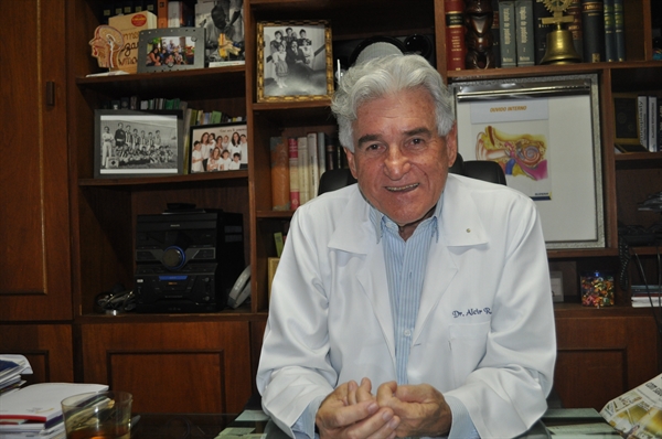 O otorrinolaringologista, Alcir Rubens Monteiro, dá dicas para melhorar a saúde durante o tempo seco do inverno 