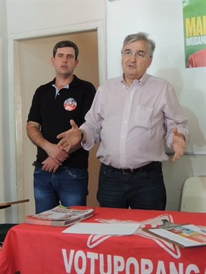 Antônio Mentor e o presidente do diretório municipal do PT, José Roberto Garcia