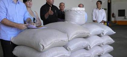 Entidades da região recebem 20 toneladas de feijão 