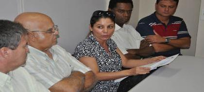 Professores da rede municipal cobram reajuste salarial