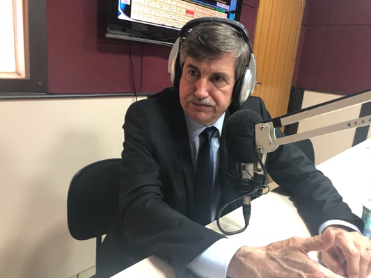 Visita: o deputado Fausto Longo foi entrevistado  ontem na Cidade FM, onde falou sobre seus projetos (Foto: A Cidade)