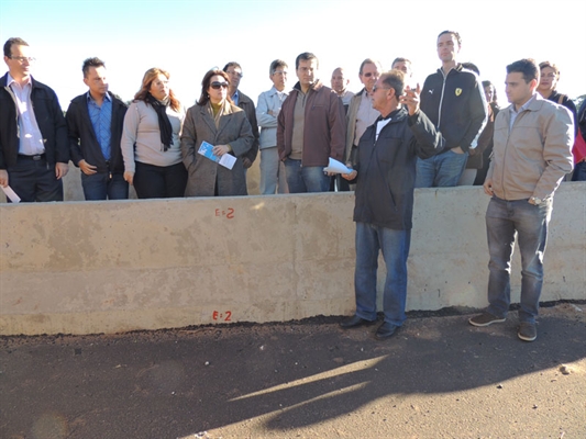 Lideranças visitam obras em andamento na cidade