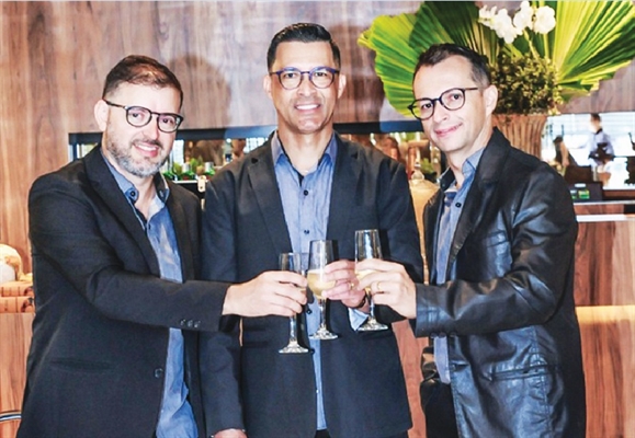 Os sócios Evaldo Faria Gastão, Luciano Rogerio Soler e Alexandro Donizete Guilherme celebram o sucesso  (Foto: Arquivo pessoal)