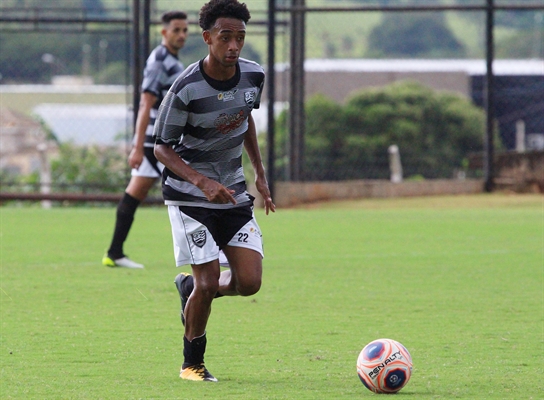 O volante Kennedy é um dos atletas que retornarão ao Clube Atlético Votuporanguense (Foto: CAV)