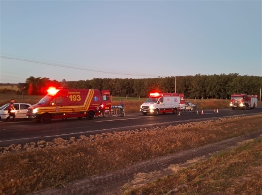 A batida aconteceu na tarde deste domingo (12), a mulher de 63 anos dirigia uma Honda/Biz quando bateu na traseira de um GM/Gol (Foto: Divulgação)