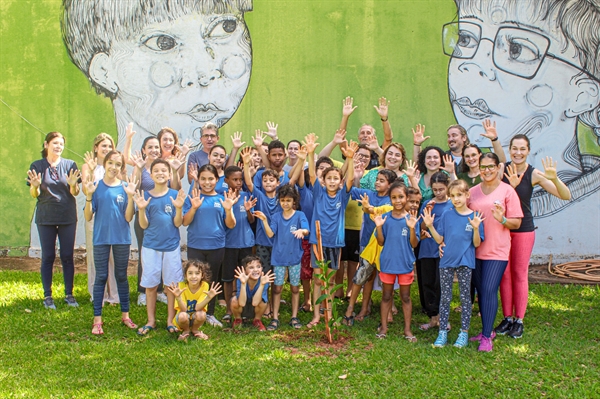 Empresa é a pioneira como parceira neste projeto de reflorestamento em Votuporanga  (Foto: Instituto Guapuruvu)