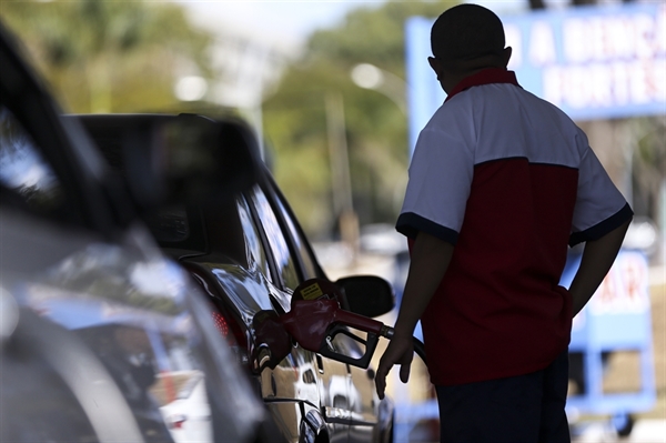 Uma audiência pública amanhã discutirá a implantação de um posto de combustíveis, localizado na rua Pernambuco (Foto: Marcelo Camargo/Agência Brasil)