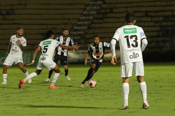 Destaque ficou para o segundo tempo da equipe, na qual voltou com mais ânimo e ainda mais ofensiva (Foto: Rafael Bento/CAV)