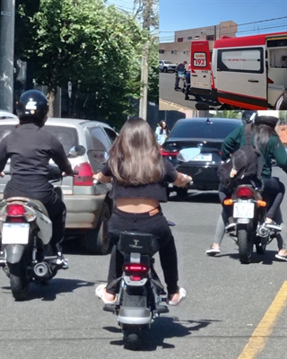 Os desbloqueios para aumentar a velocidade têm gerado preocupação, especialmente com a segurança de crianças e adolescentes, Um adolescente sofreu ferimentos no rosto após um acidente em Votuporanga (Fotos: A Cidade) 