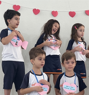 As crianças da Educação Infantil e do Ensino Fundamental I interpretaram canções (Foto: Unifev)