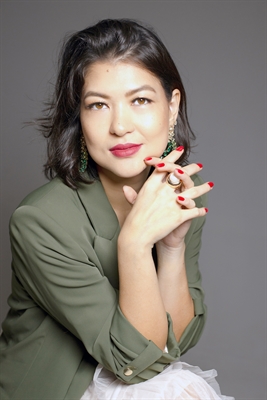 A Dra. Juliana Akita fez sua graduação, especialização em Neurologia e Doutorado pela Faculdade de Medicina de Botucatu (Foto: UNESP)