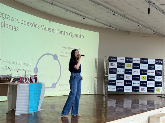 A analista de negócios Roberta Zuculoto foi a palestrante e falou sobre a mutação do mercado  (Foto: Sebrae-SP)