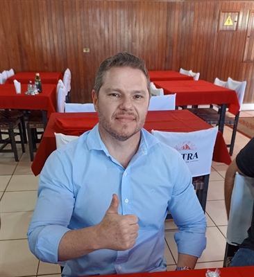 O pré-candidato a deputado estadual, Danilo Campetti, esteve ontem em Votuporanga onde se reuniu com apoiadores   (Foto: A Cidade)