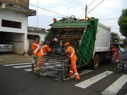 O prefeito solicitou a retirada de tramitação do Projeto de Lei Complementar nº 35/2018, que cria a Taxa de Resíduos Sólidos (Taxa do Lixo) (Foto: Divulgação/Prefeitura de Votuporanga)