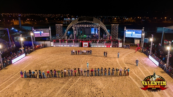 A consagrada dupla Matheus e Kauan é quem abre a programação da festa em Valentim (Foto: Divulgação/Assessoria)