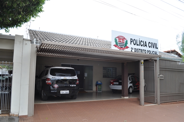 A vítima estava no Segundo Distrito Policial, quando os policiais militares localizaram o veículo (Foto: Érika Chausson/A Cidade)