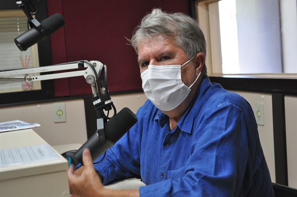 Jorge Seba (PSDB) esteve nos estúdios da rádio Cidade FM para um balanço de sua administração (Foto: A Cidade)