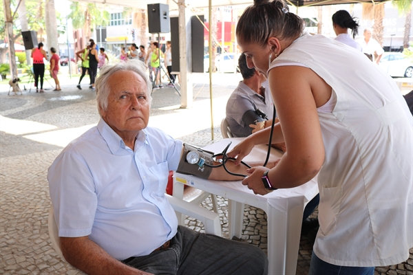 A UNIFEV participou, na manhã da última terça-feira (dia 12), de uma ação em alusão ao Dia Mundial do Diabetes (Foto: Unifev)