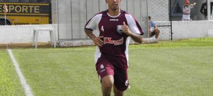 Fabinho faz trabalhos físicos e não deve jogar