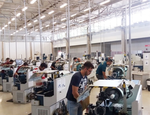 Alunos de Engenharia Mecânica da Unifev participam de aulas práticas no Senai (Foto: Divulgação/Unifev)