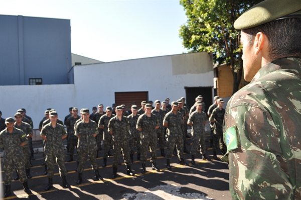 Atiradores de Votuporanga comemoram dia do Exército