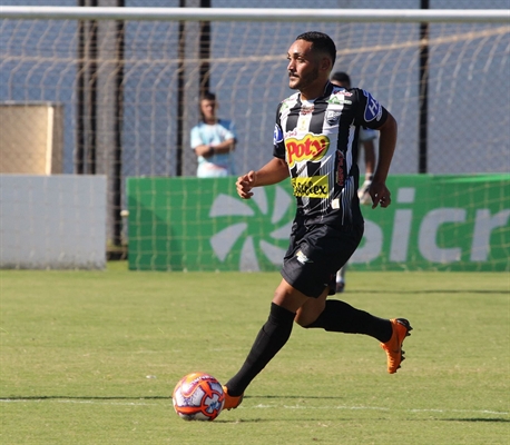 O artilheiro Agnaldo voltou a marcar pelo Clube Atlético Votuporanguense, que jogou domingo contra o Linense (Foto: Rafael Bento/CAV) 