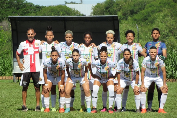  Com a vitória, as votuporanguenses do Brothers entram na briga por uma vaga na semifinal  (Foto: Brothers)