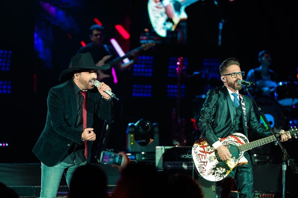 O show da dupla Edson e Hudson no Assary Clube de Campo promete animar a população votuporanguense (Foto: Erick Oelk)