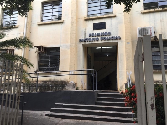 A vítima registrou o boletim de ocorrência no Primeiro Distrito Policial de Votuporanga; caso será investigado (Foto: Érika Chausson/A Cidade)