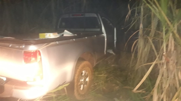 Caminhonete onde a vítima foi encontrada pela polícia  (Foto: Arquivo Pessoal)