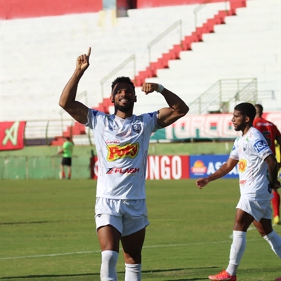 Artilheiro da Votuporanguense na Copa Paulista, o atacante Lorran, avaliou o bom momento no time e dedica resultados à pré-temporada  (Foto: Rafael Bento/CAV)