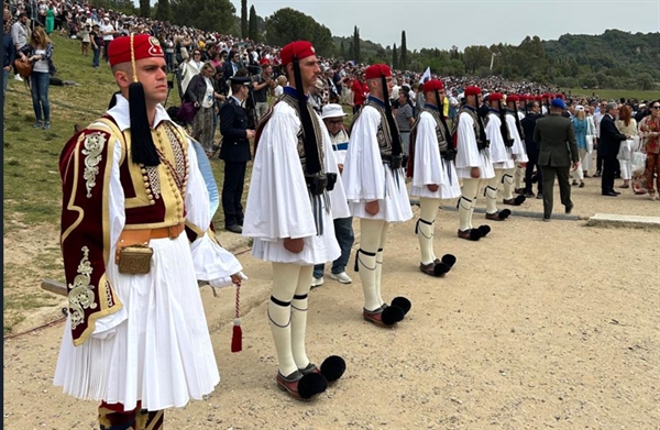 O evento ocorreu no Templo de Hera, local sagrado no sítio arqueológico da Antiga Olympia (Foto: Divulgação)