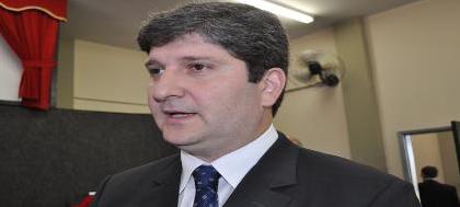 Junior Marão recebe Prêmio Prefeito Amigo da Criança