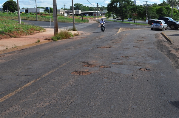 Prefeitura multa empresa e abre nova licitação